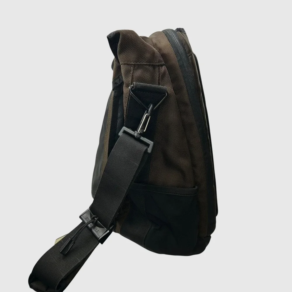 Timbuk2 Gorpcore Techwear Messenger Bag Medium Ballistic Nylon Brown Black